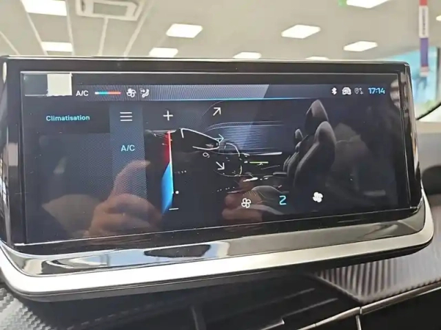 Peugeot 208 turbo 100 ch bvm6 — photo 42