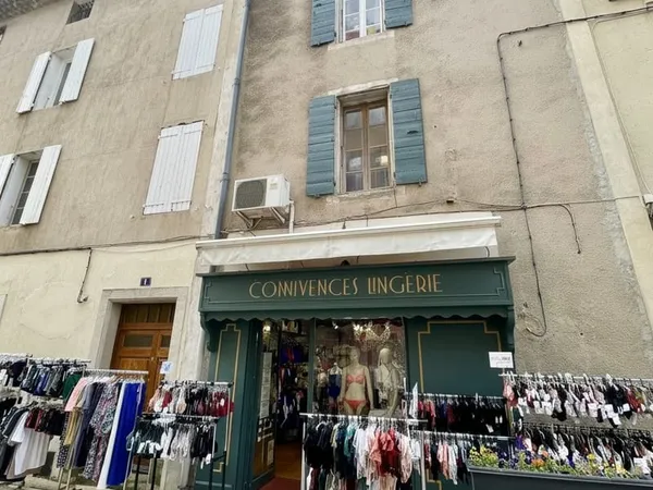 VAISON HYPER CENTRE - CESSION DE DROIT AU BAIL