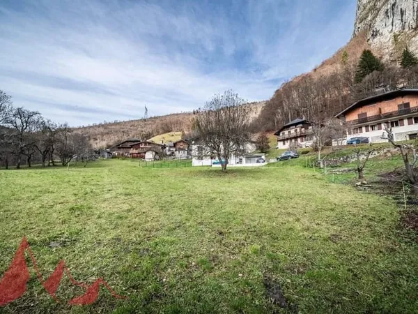 Terrain constructible 738 m²