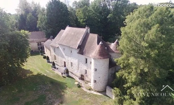 Manoir 62 pièces 4262 m²
