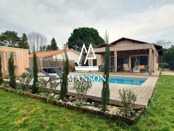 Arès, Maison de plain pied avec piscine