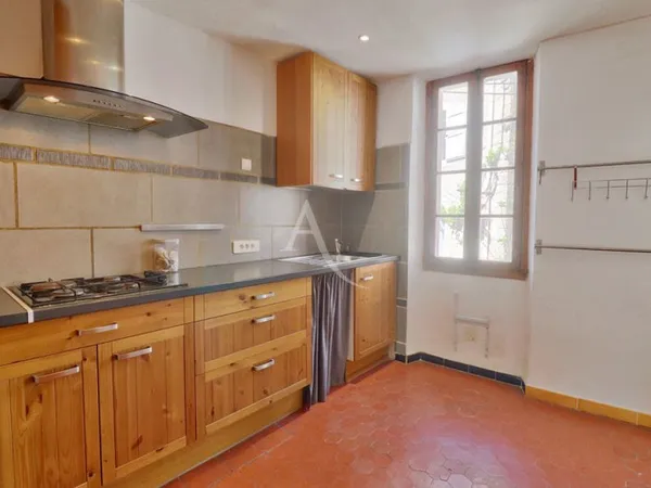 APPARTEMENT TYPE 5 DE 134.56 M2 PLACE DE PARKING ET CAVES