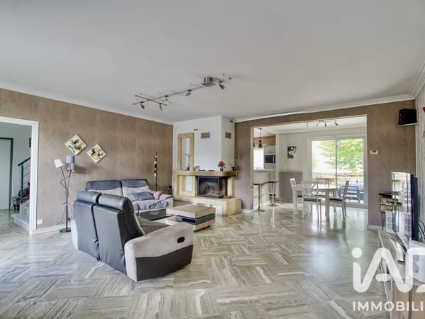 Maison 8 pièces 240 m²