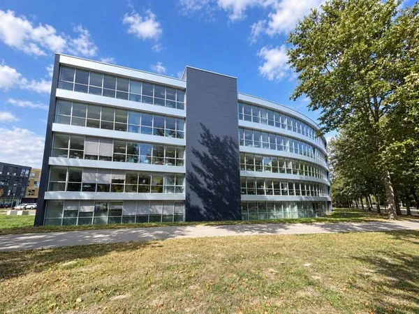 Bureaux 745 m²
