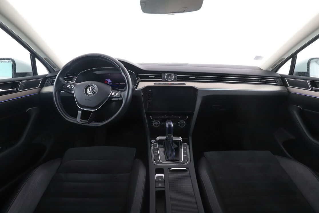 Volkswagen Passat SW 1.4 TSI GTE DSG6 — photo 11