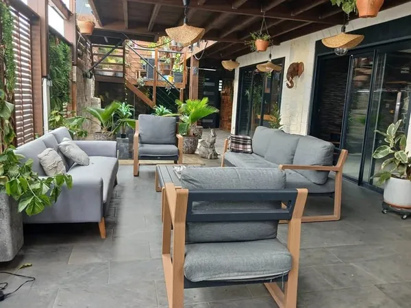 Grande propriété avec 1 appartement + 1 duplex - Piscine / Jacuzzi / Spa - Vendue meublée - Idéal in