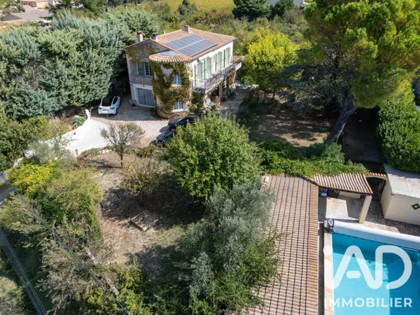 Maison 9 pièces 210 m²