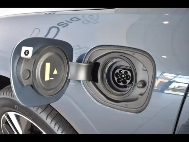 Volvo Xc60 t6 hybride rechargeable 253 + 145ch plus style dark geartronic 8 awd — photo 14