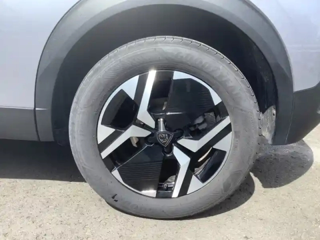 Peugeot 2008 nouveau 130 s&amp;s eat8 allure — photo 9