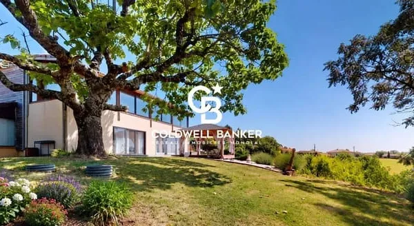 Maison 6 pièces 239 m²