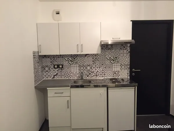 A vendre studio + place de parking 30 m2 dernier etage