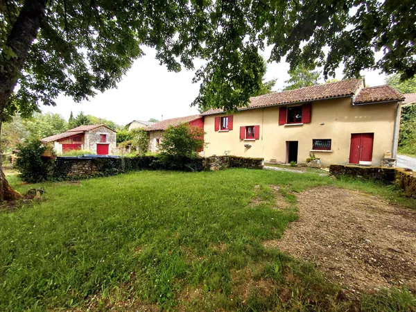 Maison en pierres d'environ 90 m2 avec une dépendance