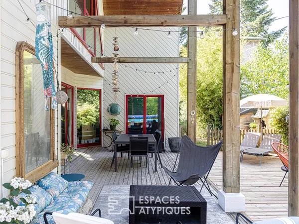 Maison contemporaine en bois avec piscine