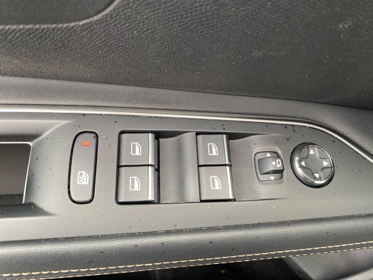Peugeot 3008 hybrid 225ch allure pack e-eat8 — photo 13
