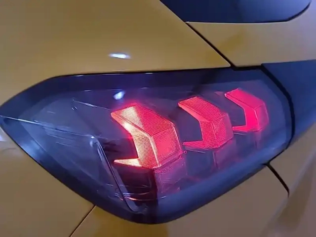 Peugeot 208 electrique 50 kwh 136ch — photo 37
