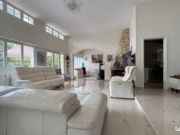 Propriété 7 pièces 269 m²