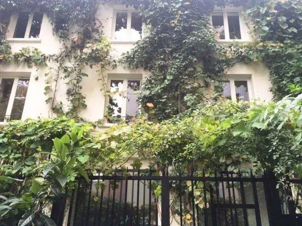Bureaux 242 m²