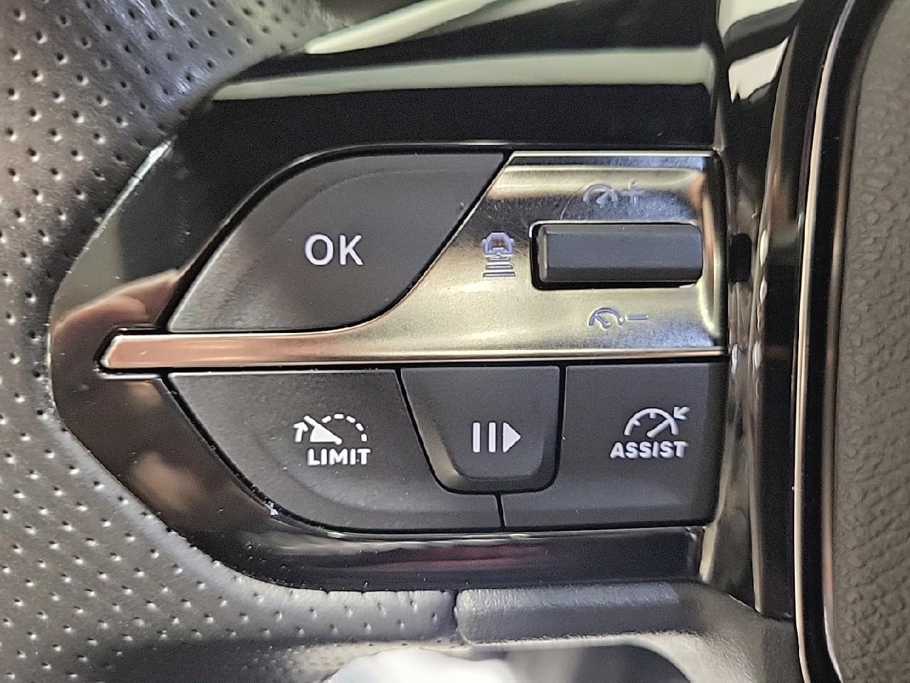 Peugeot 408 phev 225 e-eat8 gt — photo 22
