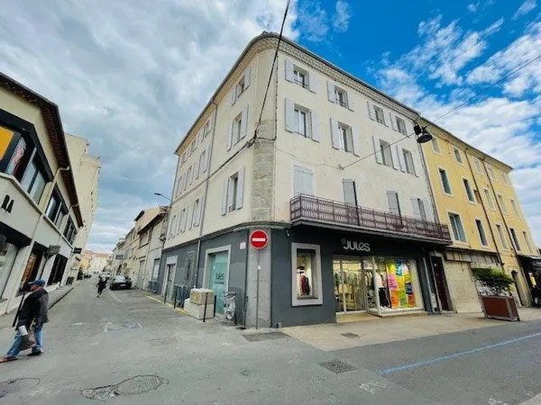 ALES - APPARTEMENT T3 - RÉNOVÉ - 3EME ÉTAGE