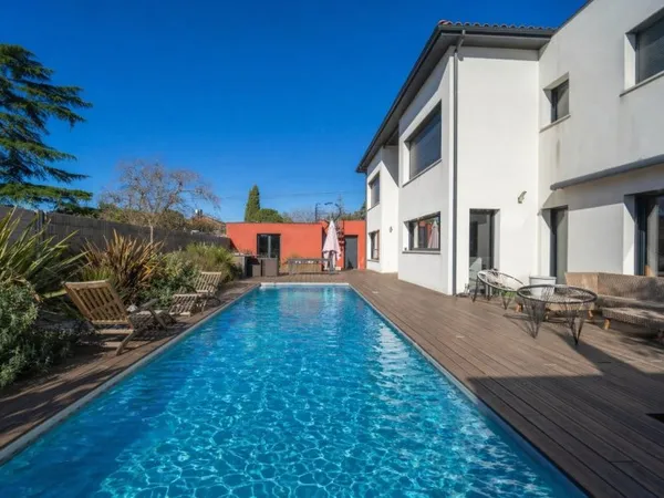 Magnifique Contemporaine avec 4 suites garage et jardin