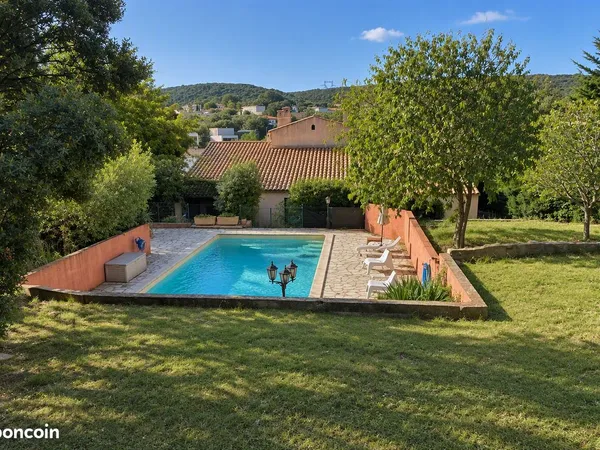 Grande propriété de 280 m² avec T3 indépendant, piscine et terrain de 2 400 m²