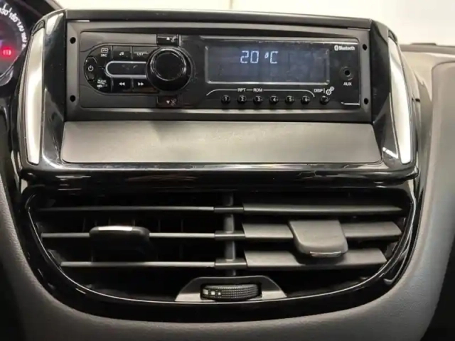 Peugeot 208 1.2 puretech 68ch e6.c like 5p — photo 15