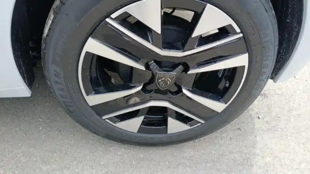 Peugeot 208 hybrid 110 ch e-dcs6 — photo 12
