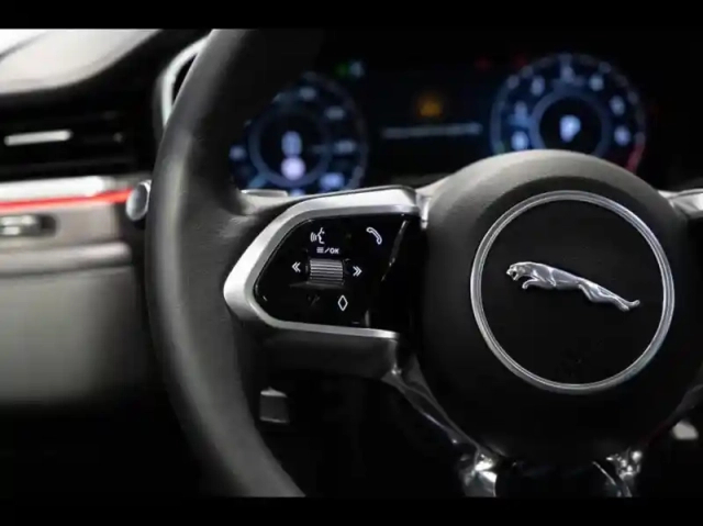 Jaguar F-Pace p400e plug-in-hybrid se bva8 awd — photo 10