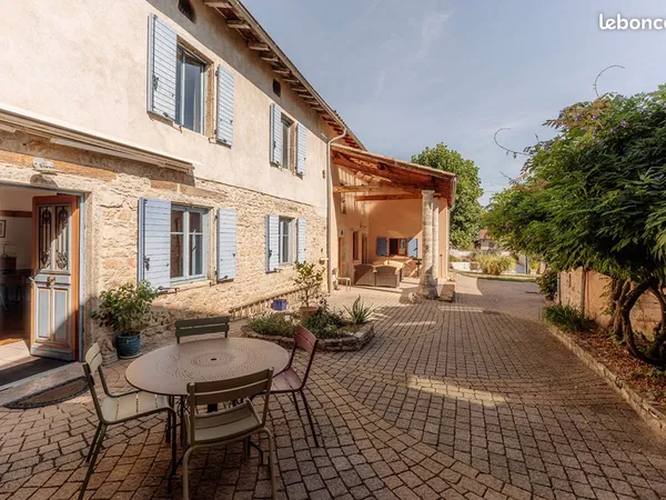 Maison 7 pièces 252 m²