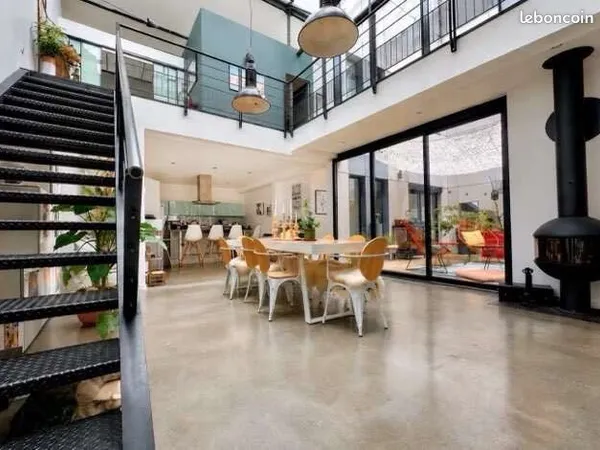 Maison 6 pièces 223 m²