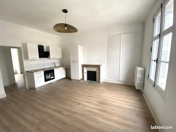 Beau T2 refait à neuf - 35 m2 - Proche Mairie et Préfecture