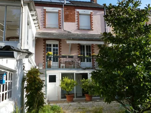 Maison familiale proche gare et commerces
