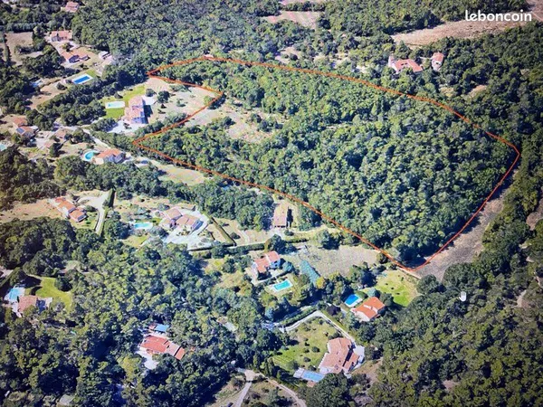 Ce terrain de 4 HECTARES