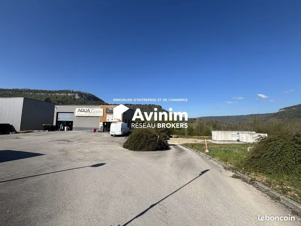 Local 380 m² Ornans
