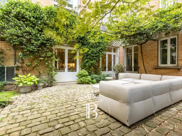 Le service location saisonnière de la maison BARNES vous présente ce bien :