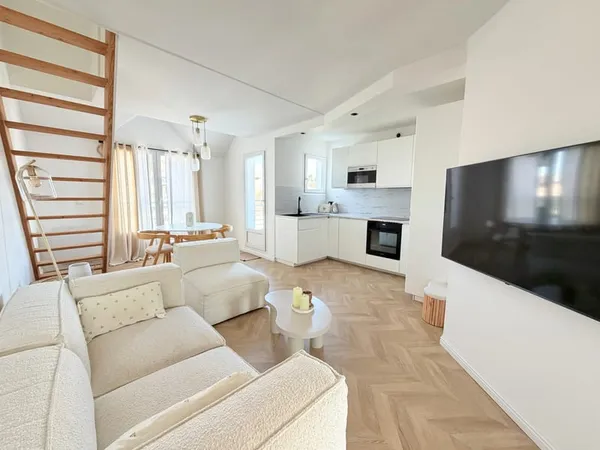 Duplex rénové 3 pièces Dernier étage