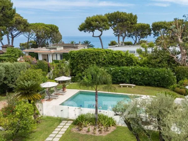 CAP D'ANTIBES - Propriété Familiale à pied des plages
