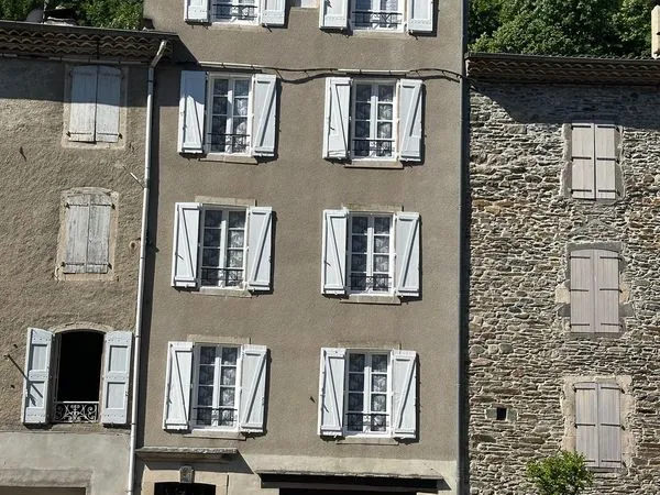 Maison de village - 4 appartements sur 4 étages - 171m²