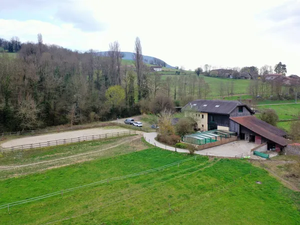 Baisse de Prix Écurie active - Propriété équestre avec f