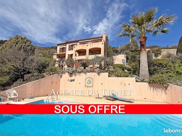 Maison 7 pièces 217 m²