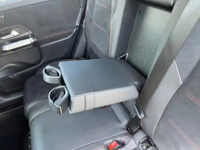 Mercedes Glb 200 d amg line — photo 20