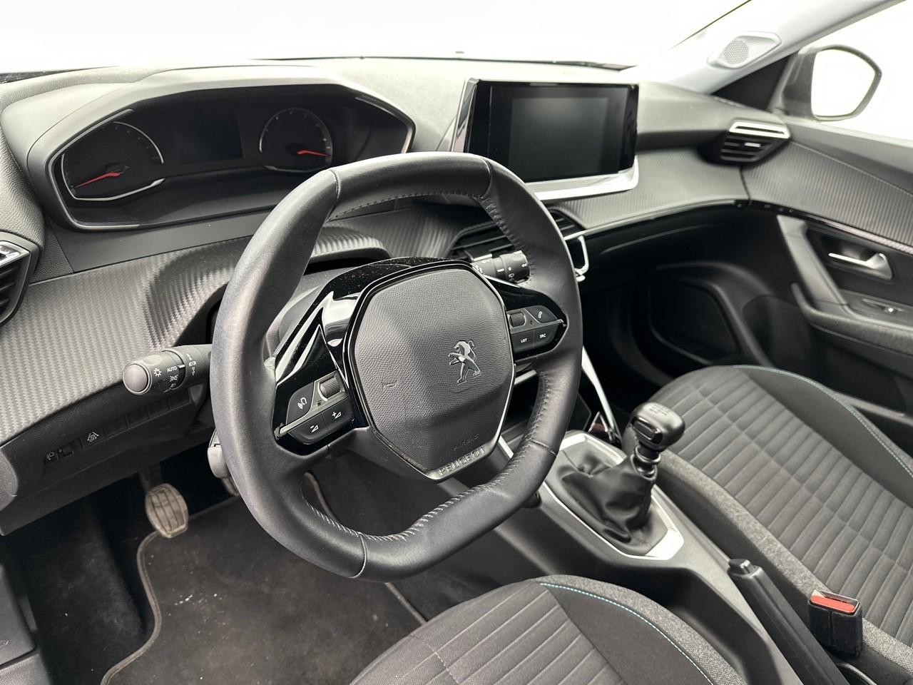 Peugeot 2008 puretech 130 s&s bvm6 style — photo 9