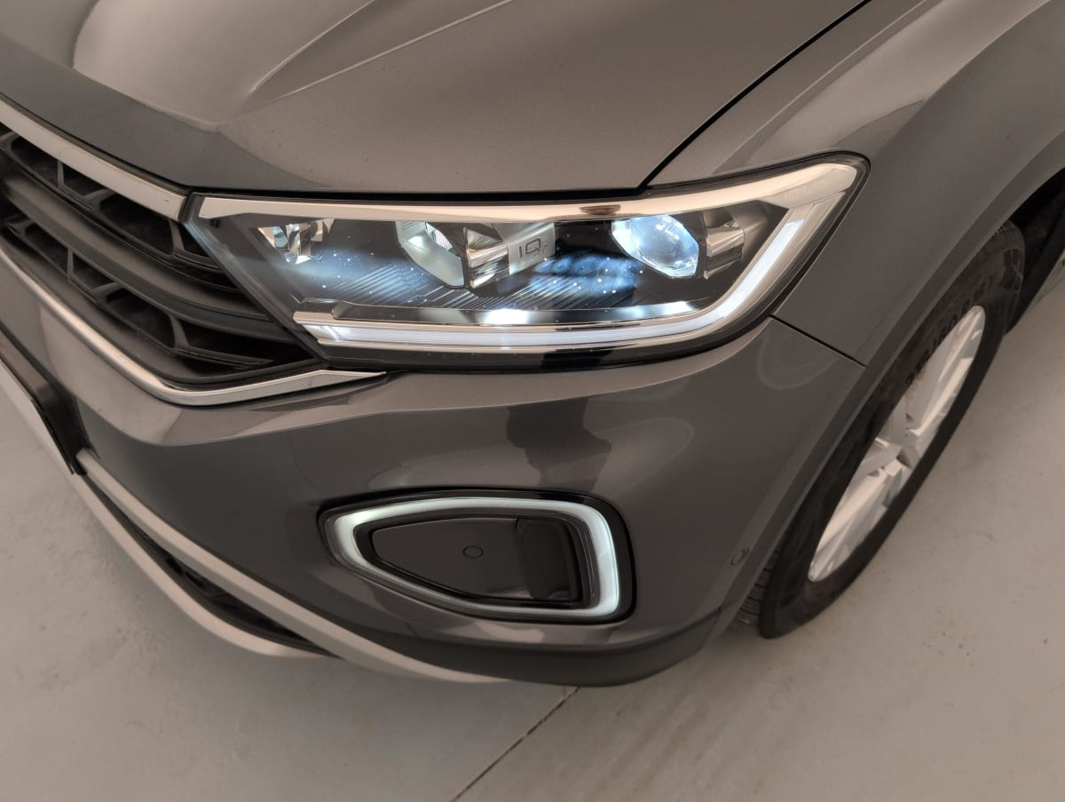 Volkswagen T-Roc — photo 22
