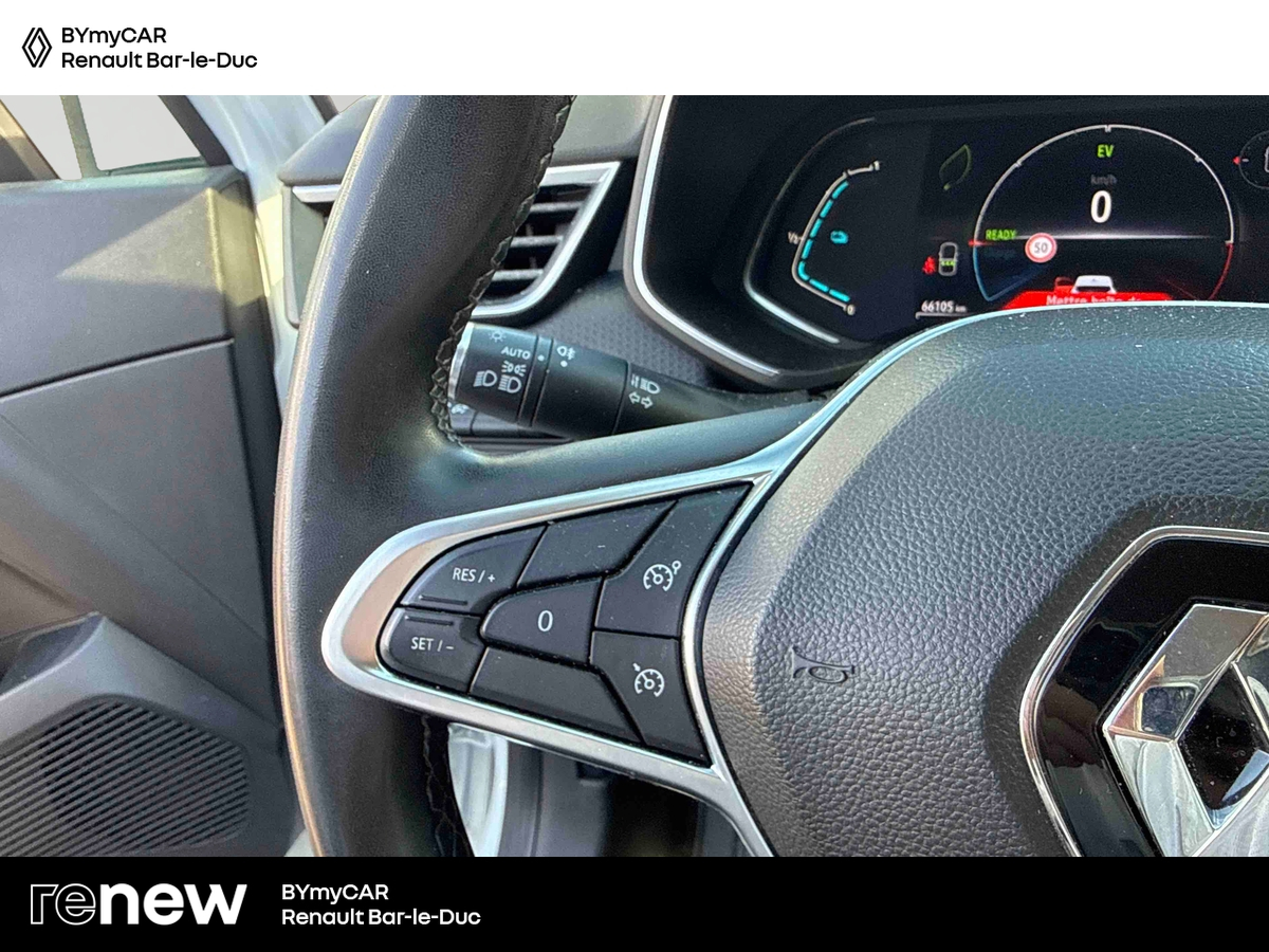 Renault Clio E-Tech 140 - 21 — photo 18