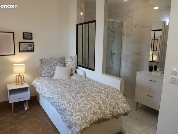 Chambre colocation clé en mains place du Martroi ORLEANS meublée