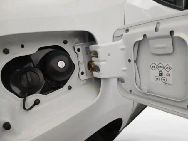 Dacia Duster 1.0 eco-g 100ch expression 4x2 — photo 10