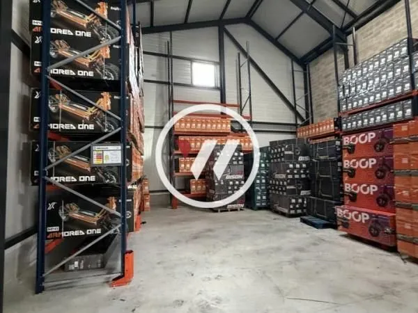 Local d'activité 261 m²
