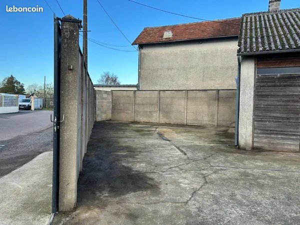 Garage, box avec cours extérieur
