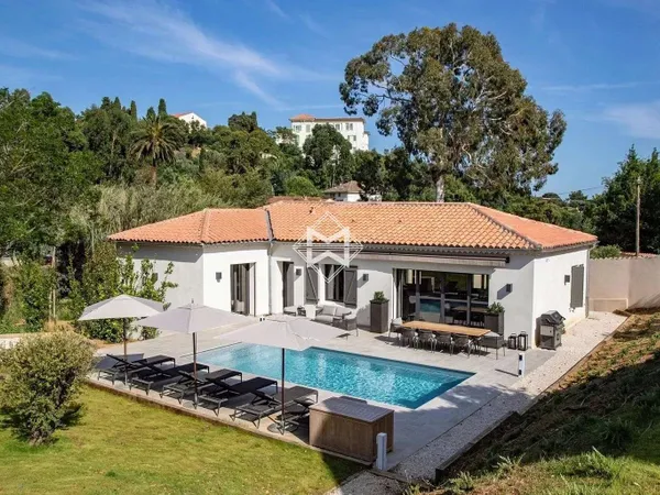 Maison 8 pièces 320 m²