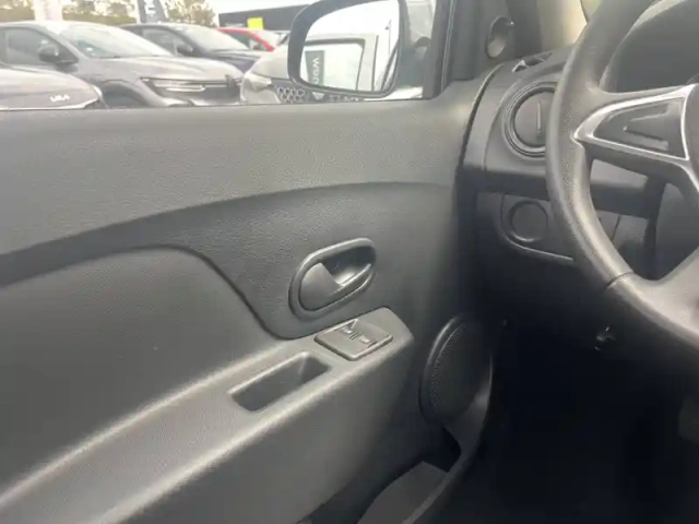 Dacia Sandero sce 75 — photo 31